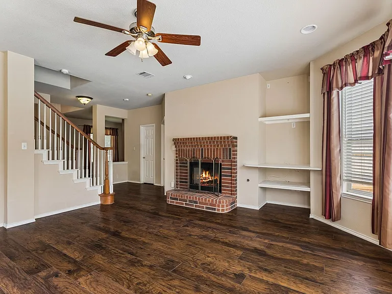 2404 Kristen Ln — Photo 10