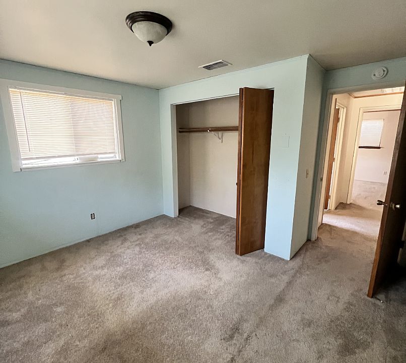 1st image of 453 NE 12th St