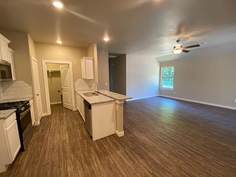 5202 Oakwood Villas Ct — Photo 10