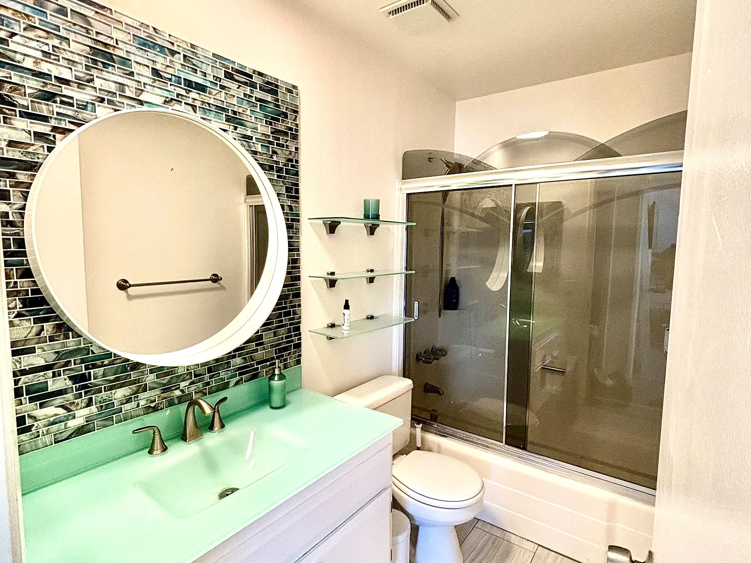2 bed, 868 sqft, $6,500 — Photo 2