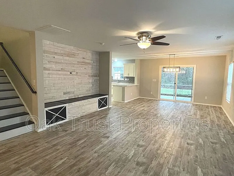 3 bed, 2.5 bath, 1910 sqft, $2,300 — Photo 3