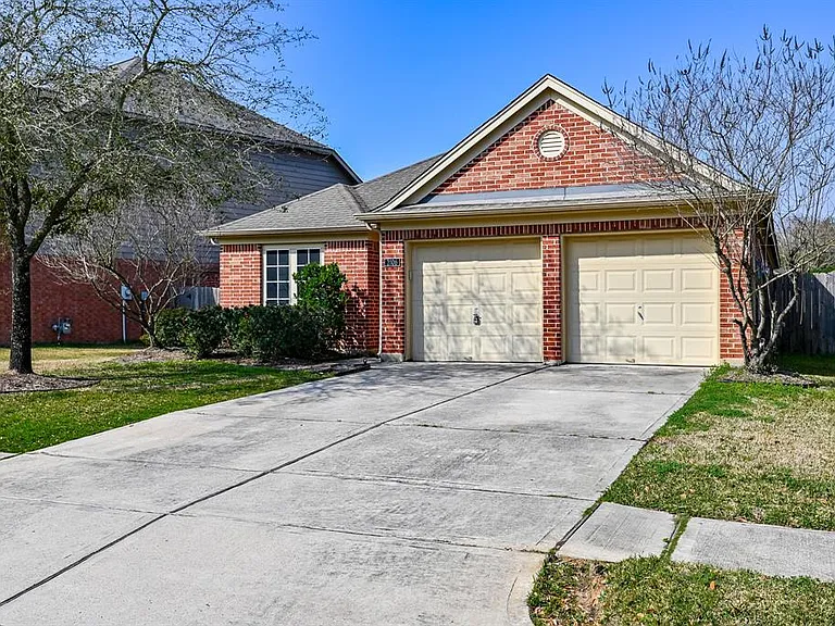 2106 Castle Gardens Ln — Photo 1