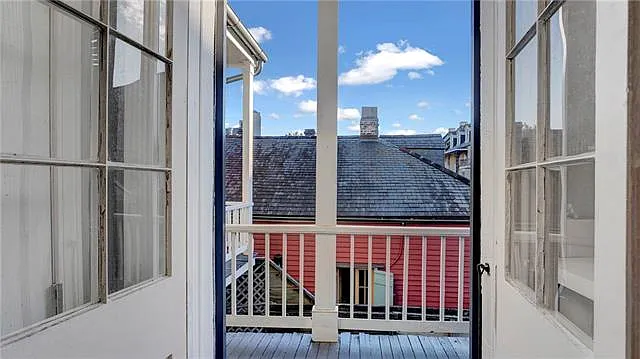 632 Burgundy St — Photo 34