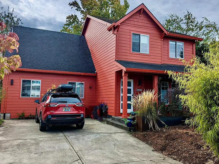 2408 N Baldwin St — Photo 2
