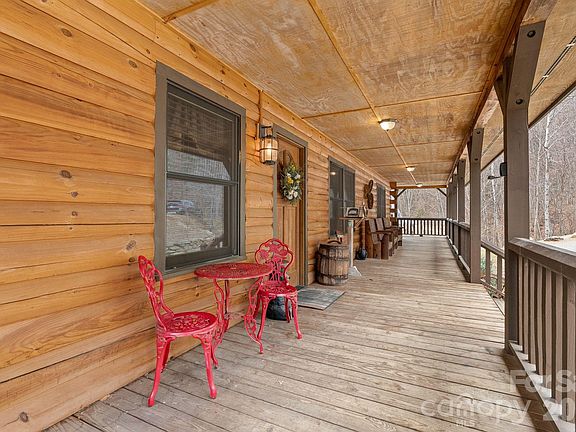 4th image of 264 Moonbeam Ln