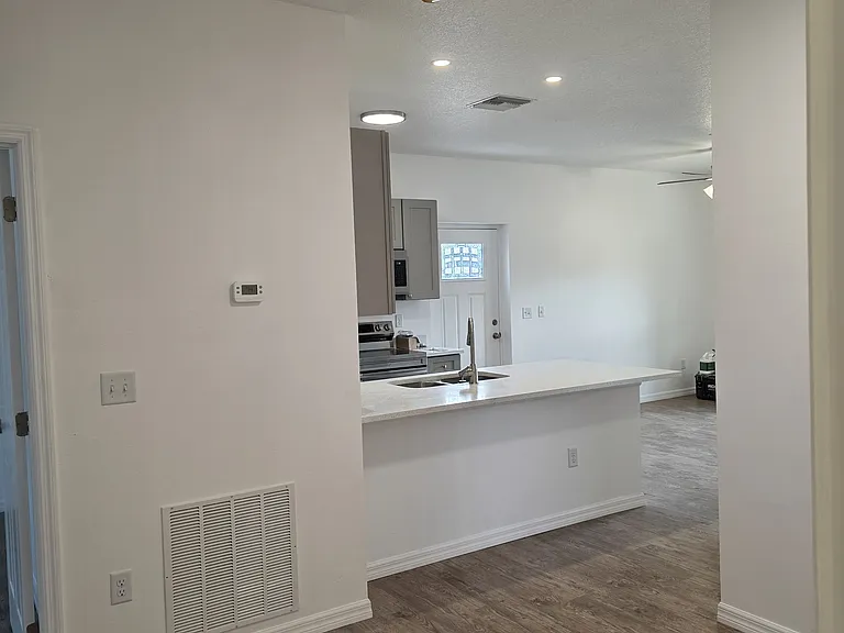 746 Church Ave SW — Photo 4