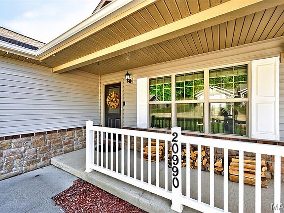 3rd image of 20990 Hideaway Ln