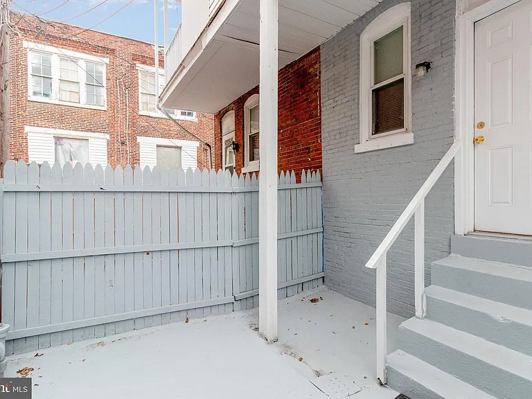 1353 Howard St — Photo 25