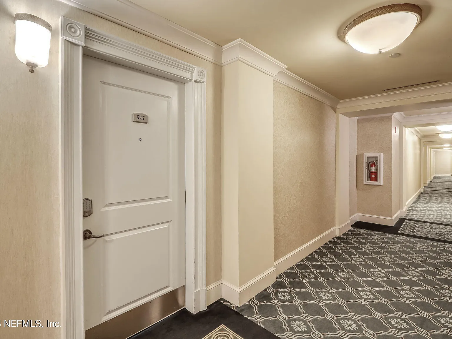 2 bed, 2.0 bath, 1338 sqft, $3,790 — Photo 2