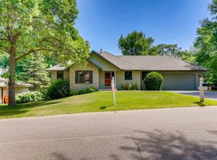 8015 Narcissus Ct, Victoria, MN 55386