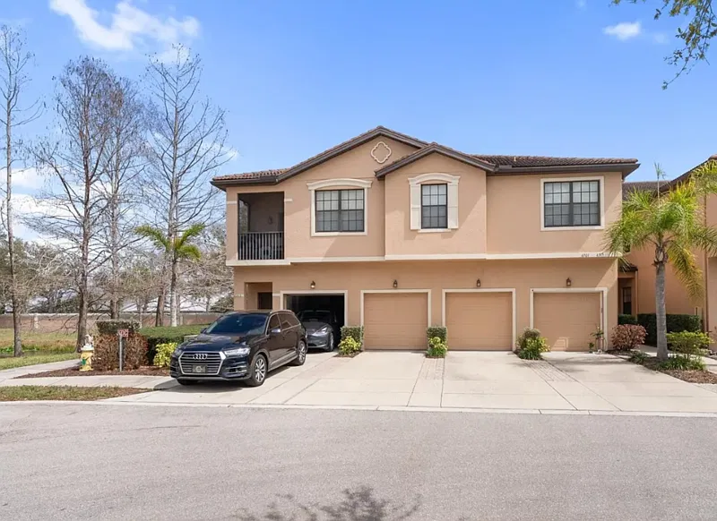3 bed, 2.5 bath, 1776 sqft, $2,295 — Photo 2