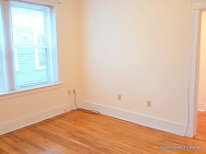 Building Photo - 89 Trowbridge St #23