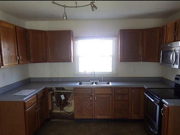 In the photo there is no dishwasher there is currently one i