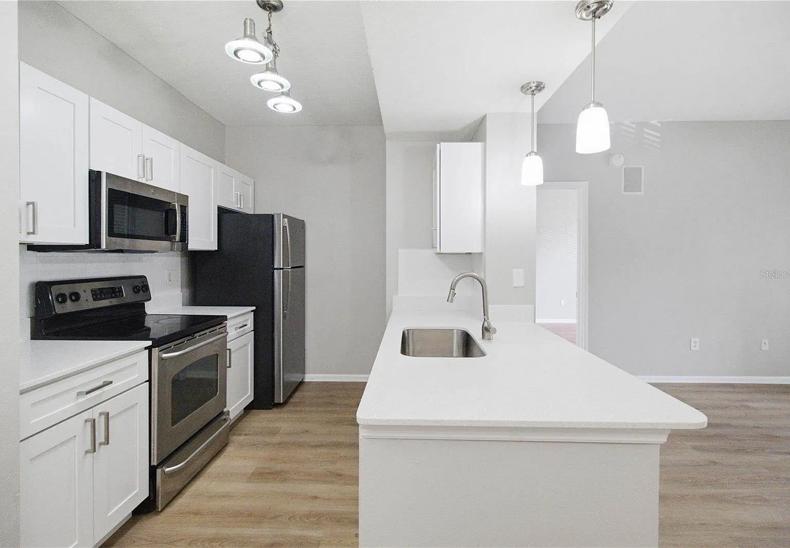 2 bed, 1041 sqft, $1,775 — Photo 4