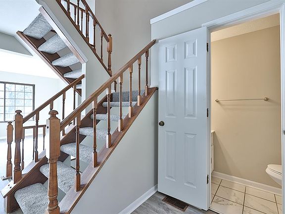 5th image of 6433 Glendale Ct