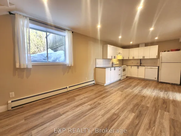 50 Fringewood Dr #2, Ottawa, ON K2S 1T8