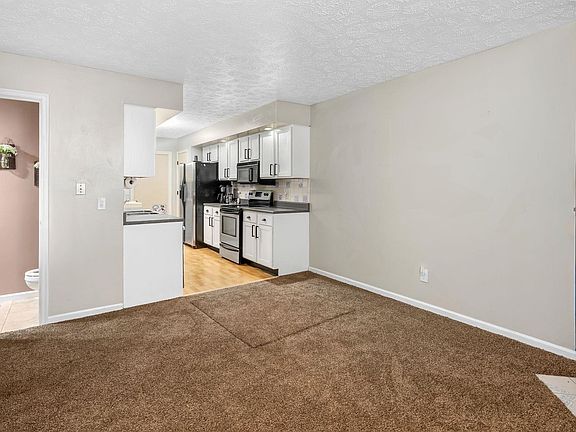 4th image of 5944 Crow Valley Park Dr