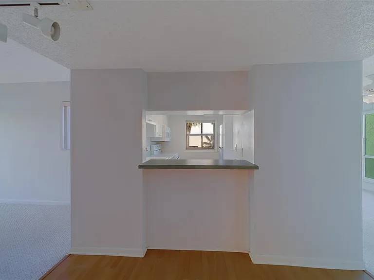 1 Windrush Blvd #28 — Photo 5