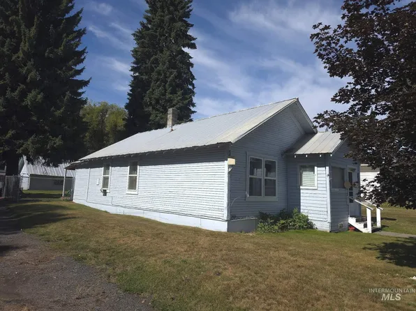 102 N 2nd St, Elk River, ID 83827