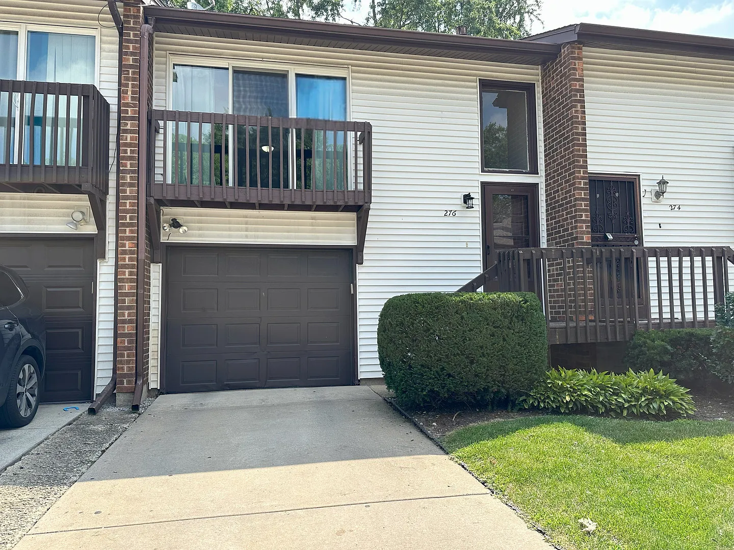 3 bed, 952 sqft, $2,300 — Photo 1