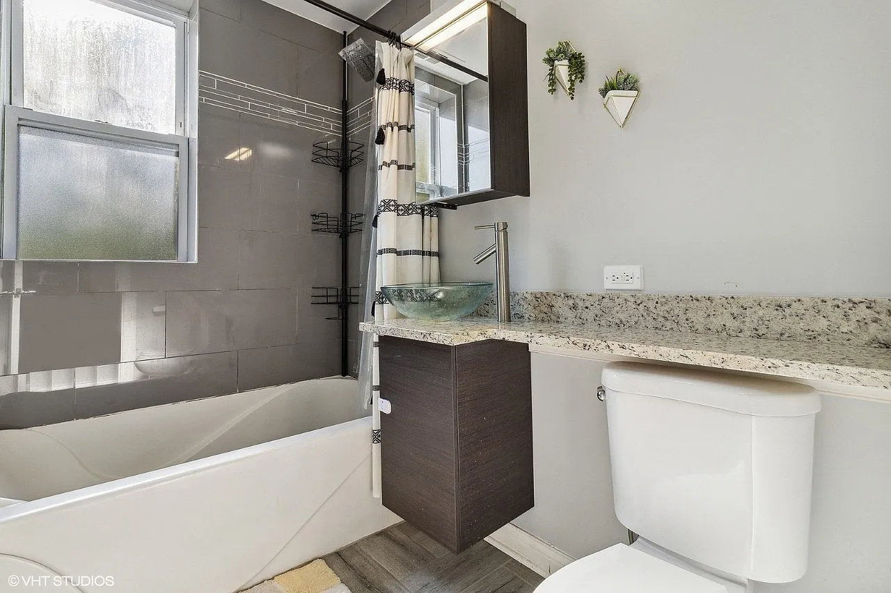 3 bed, 1280 sqft, $2,900 — Photo 4