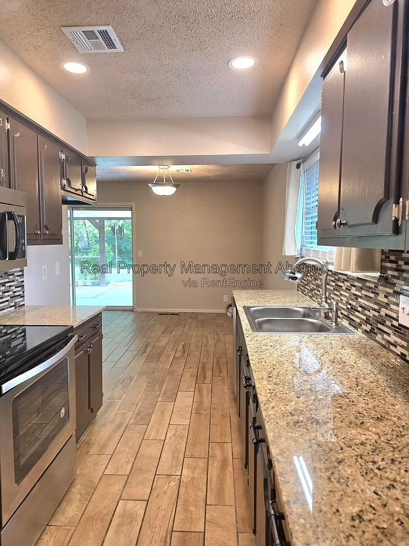 3 bed, 2.0 bath, 1500 sqft, $1,500 — Photo 4