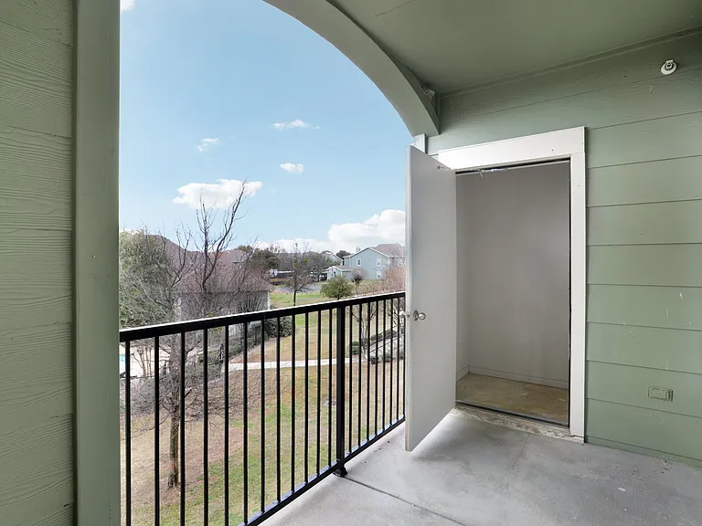 Stone Creek Apartments — Photo 33
