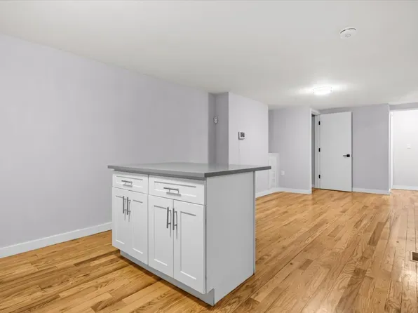 807 Elsmere Place image 8 of 15