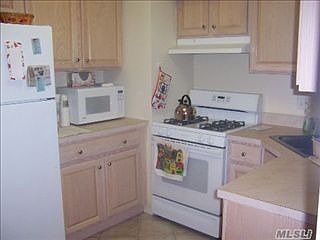 1st image of 55 Monroe Blvd APT 6G