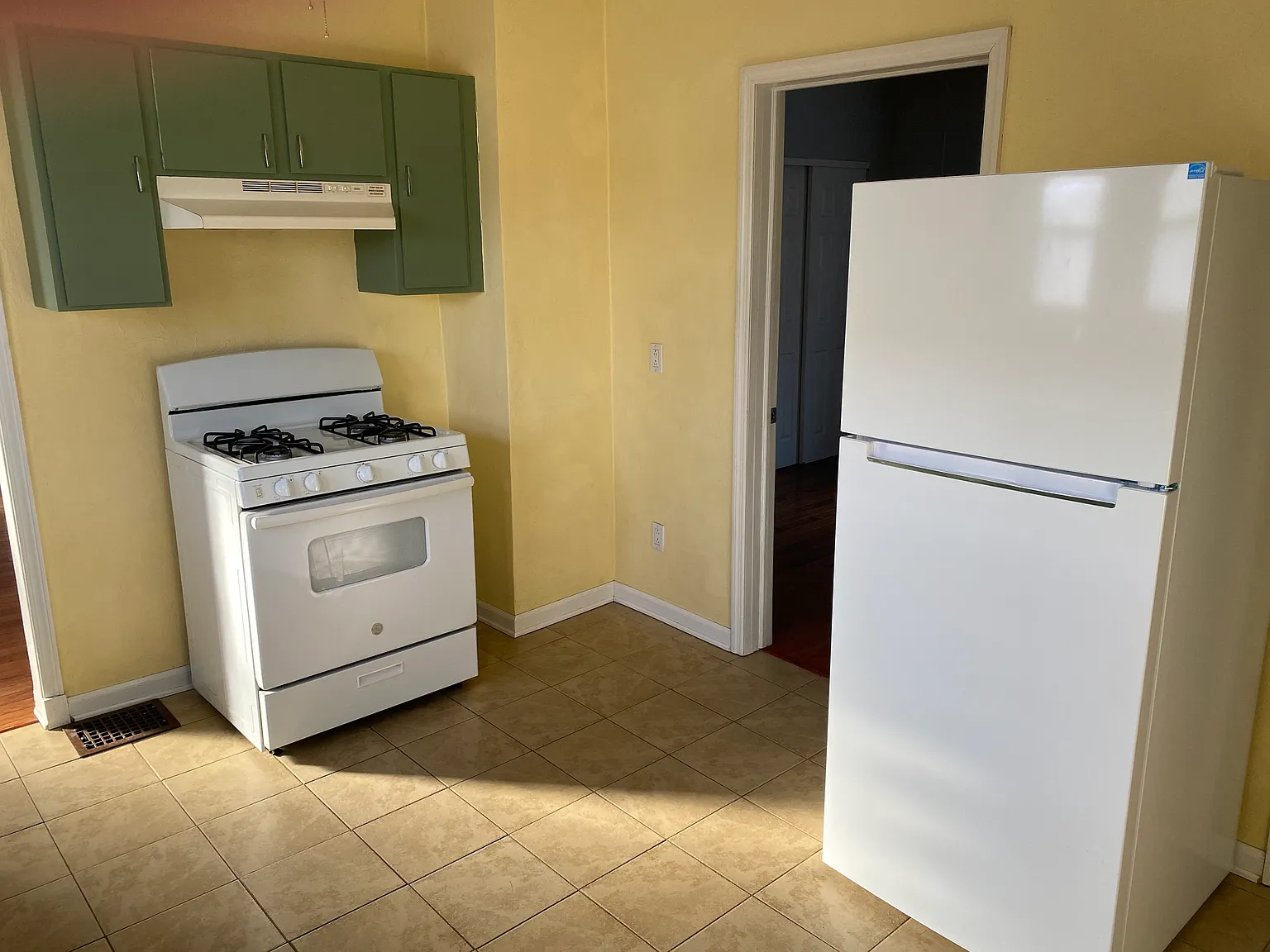 2 bed, 768 sqft, $1,300 — Photo 3
