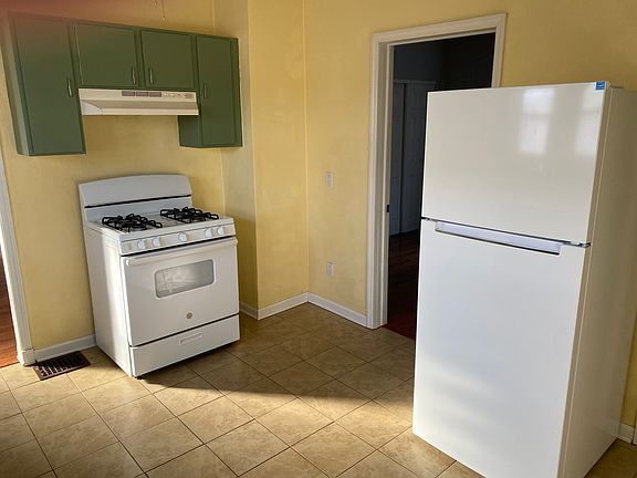 3rd image of 658 State St