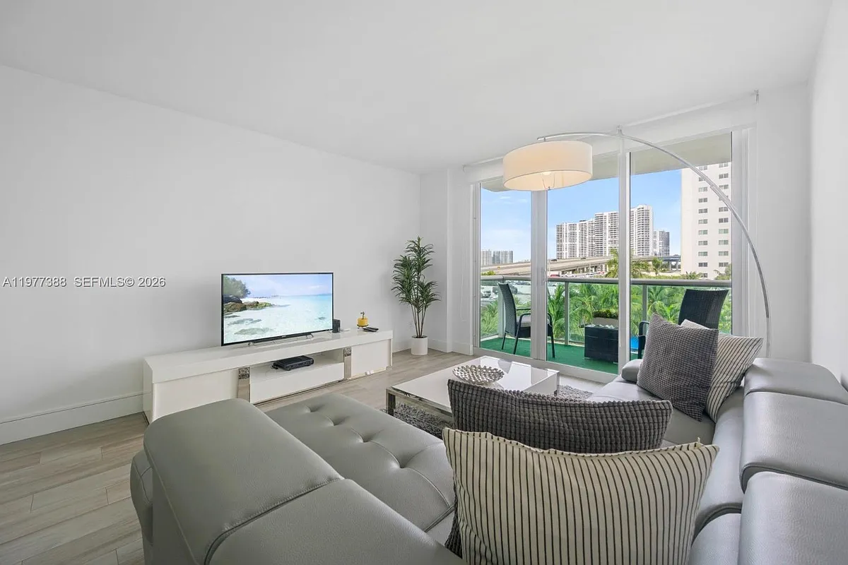 Building Photo - 19370 Collins Ave #402
