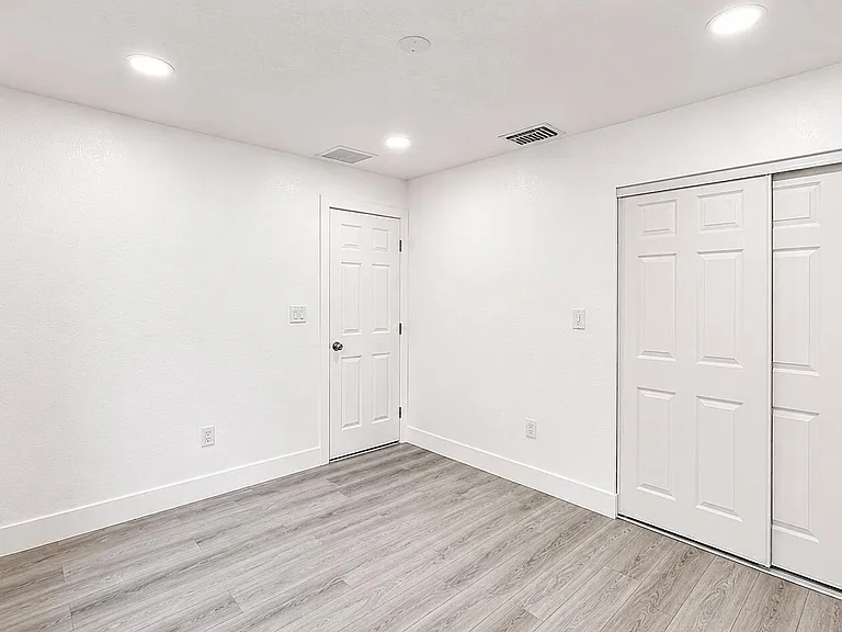 528 E Lakewood Rd #B — Photo 3