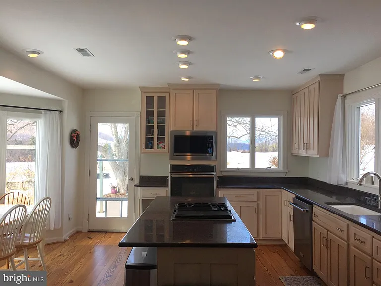 873 Hawlin Rd — Photo 26