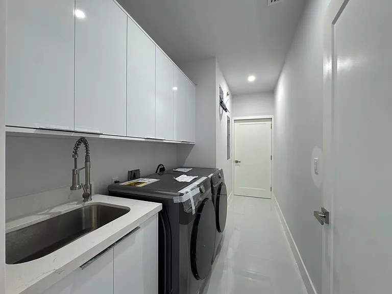 1882 Coral Point Dr — Photo 34