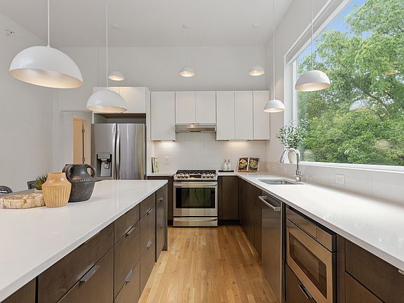 2nd image of 524 N Mangum St #11