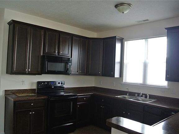 3rd image of 2928 E Hervey St