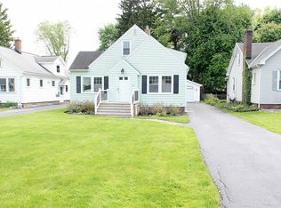 271 Colebourne Rd, Rochester, NY 14609