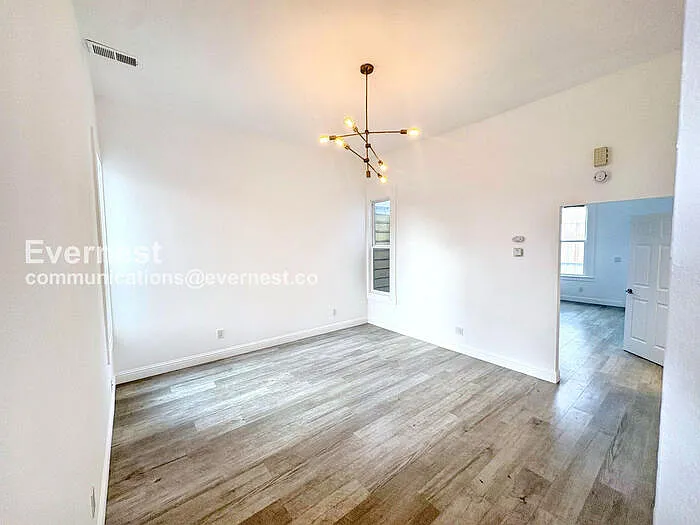 905 Pine St — Photo 8