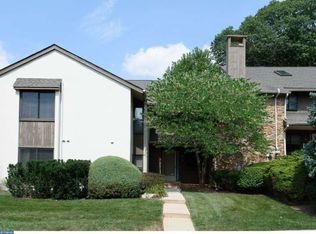 12 Oak Knoll Dr, Berwyn, PA 19312
