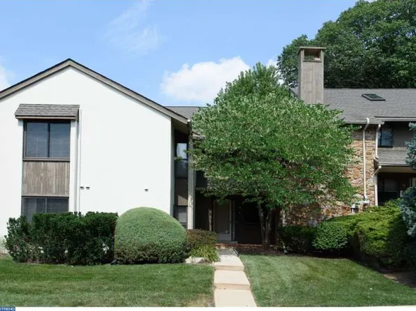 12 Oak Knoll Dr, Berwyn, PA 19312