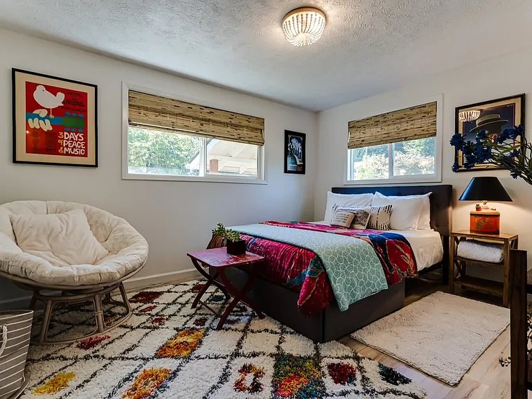 2801 Ferndale Dr — Photo 2