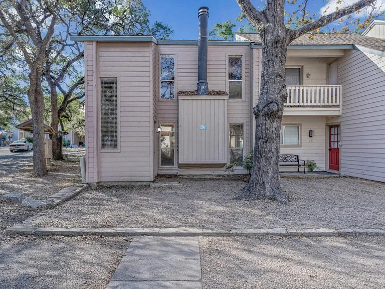 24 Marina Cir — Photo 2