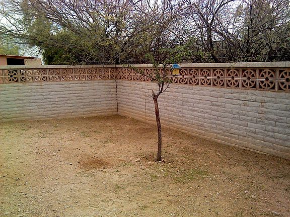 Yard is completely walled and pets are allowed.