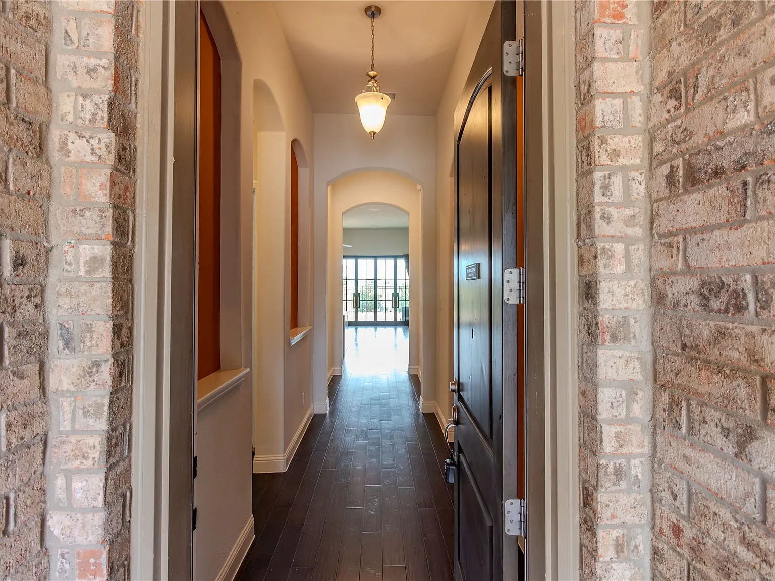 3 bed, 2.0 bath, 1930 sqft, $2,750 — Photo 2