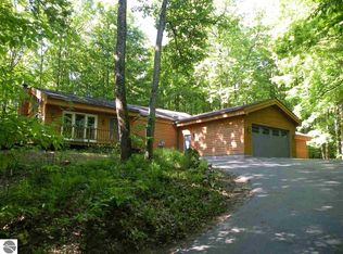 4137 Deskin Dr, Bellaire, MI 49615