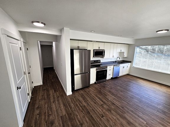 2nd image of 516 Wells Ave S APT B