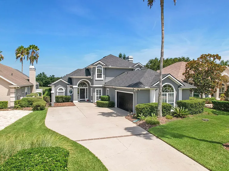 506 Lakeway Dr — Photo 3