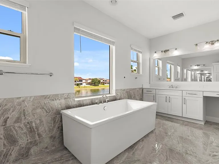 10511 Royal Cypress Way — Photo 36