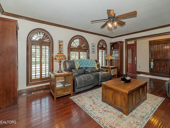 3rd image of 5900 Green Valley Dr
